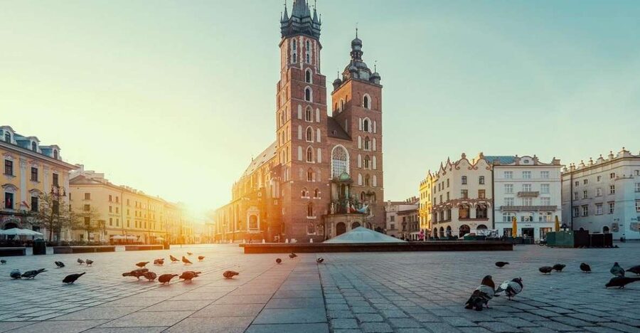 St. Mary's Basilica and more - a short walk with a guide - Around Krakow’s Main Square