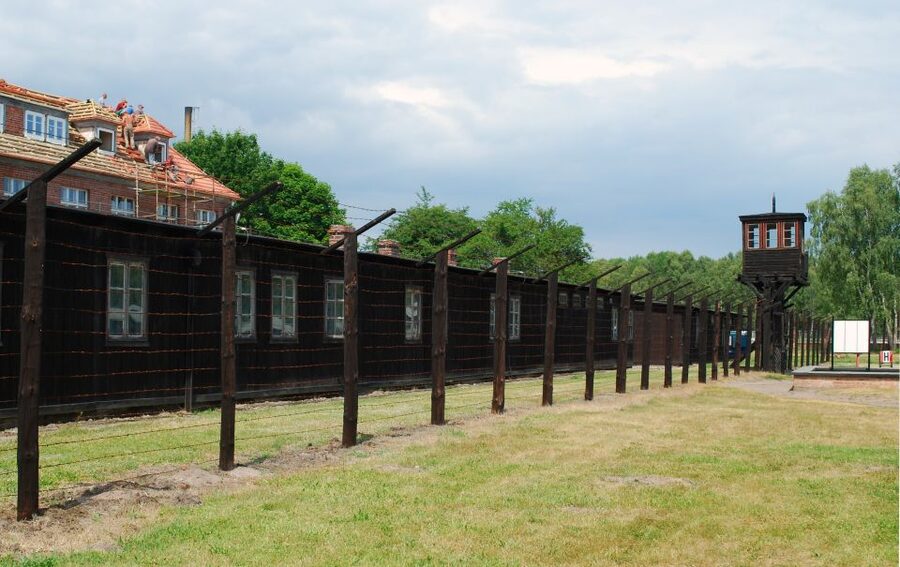 Stutthof Concentration Camp:Guided Tour with Transportation - The seven-hour options: choose one extra stop