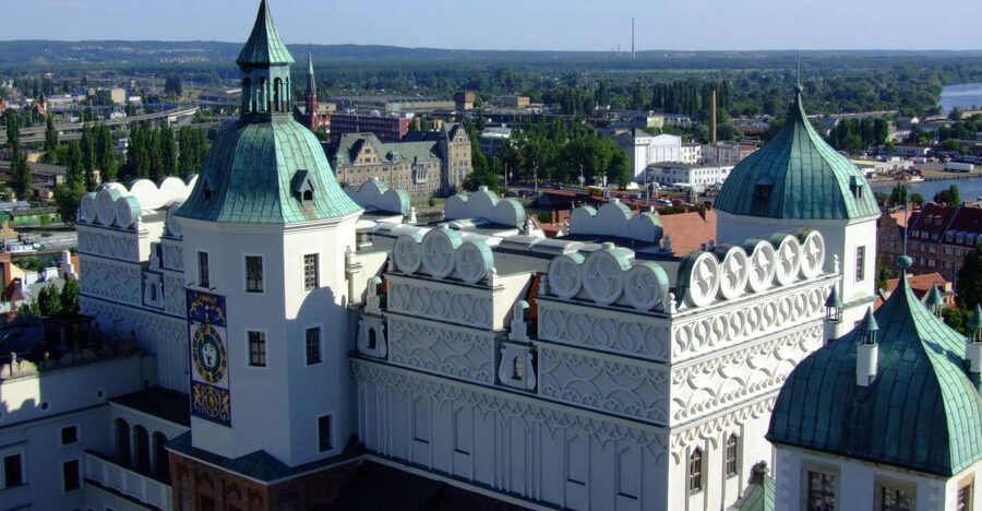 Szczecin: Old Town Highlights Private Walking Tour - What the private guide adds