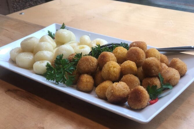 Taste of Poland, Old Town food tour and guided walk - 12 tastings - Sampling Polish food as you cross the Old Town