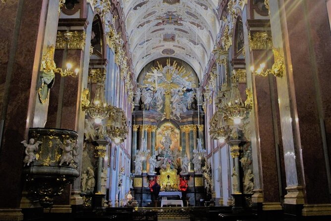 The Black Madonna Tour from Krakow - Seeing the Black Madonna at the right time