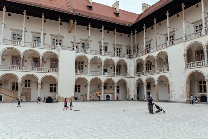 The Heart of Krakow: Old Town & Wawel Castle Private Tour - Stary Kleparz and Krakow’s ring-shaped bread