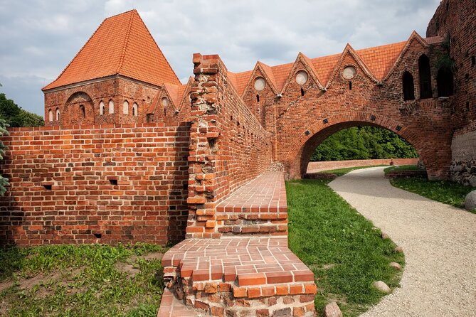 Torun Old Town Highlights Private Walking Tour - Gates, River Views, and the End of the Walk