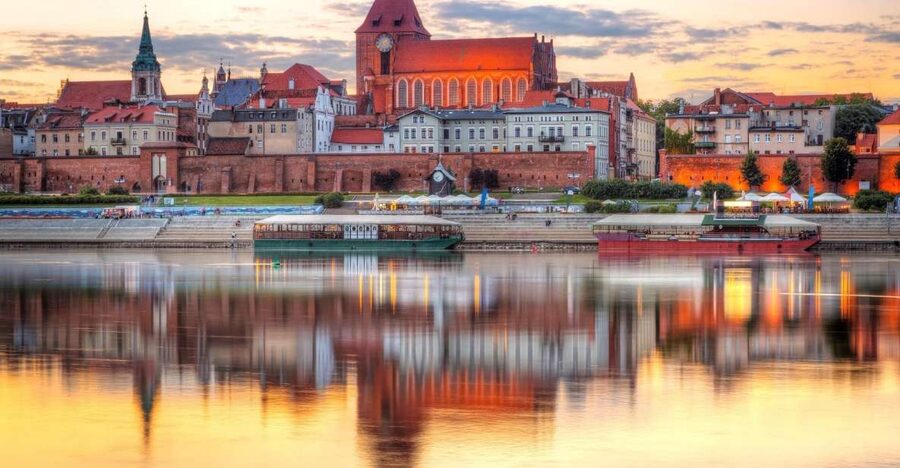 Torun Old Town Highlights Private Walking Tour - What the three-hour option adds