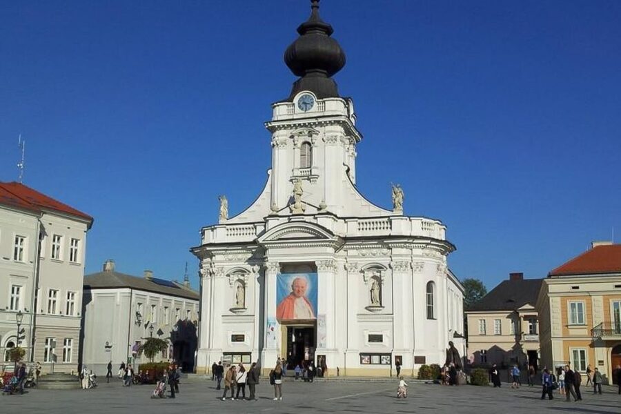 Wadowice, Kalwaria and Lagiewniki: John Paul II Tour - The Wadowice basilica and Wojtyła’s parish life