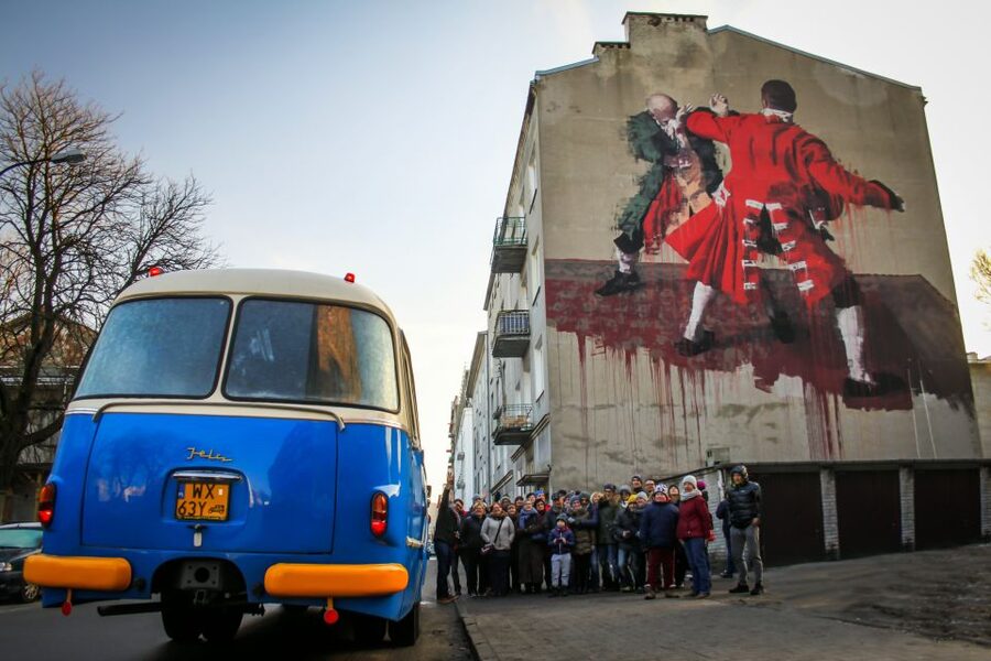 Warsaw: 2.5-Hour Dark Side - Praga District by a Retro Bus - The guide can make or break the morning