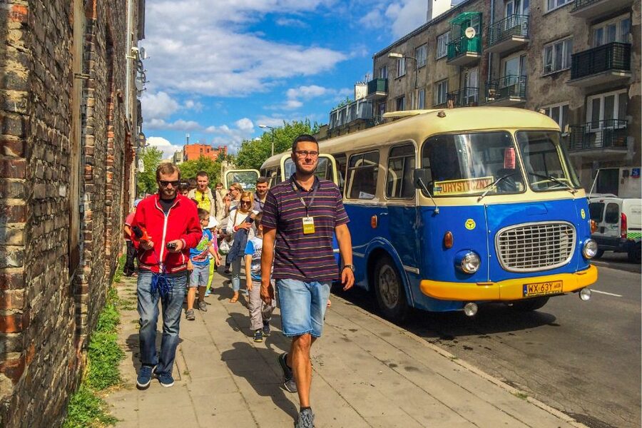 Warsaw: 2.5-Hour Dark Side - Praga District by a Retro Bus - Why Praga is worth crossing the Vistula for