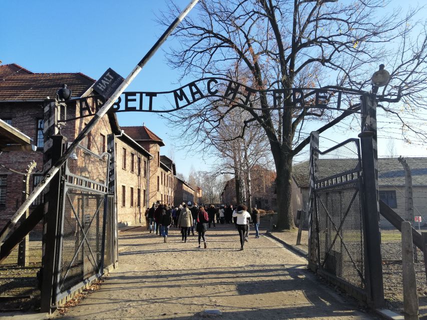 Warsaw: Auschwitz-Birkenau and Krakow Tour by Car - The 1.5-hour ride to Krakow