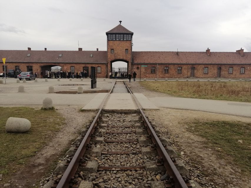 Warsaw: Auschwitz-Birkenau and Krakow Tour by Car - Three hours in Krakow’s Old Town