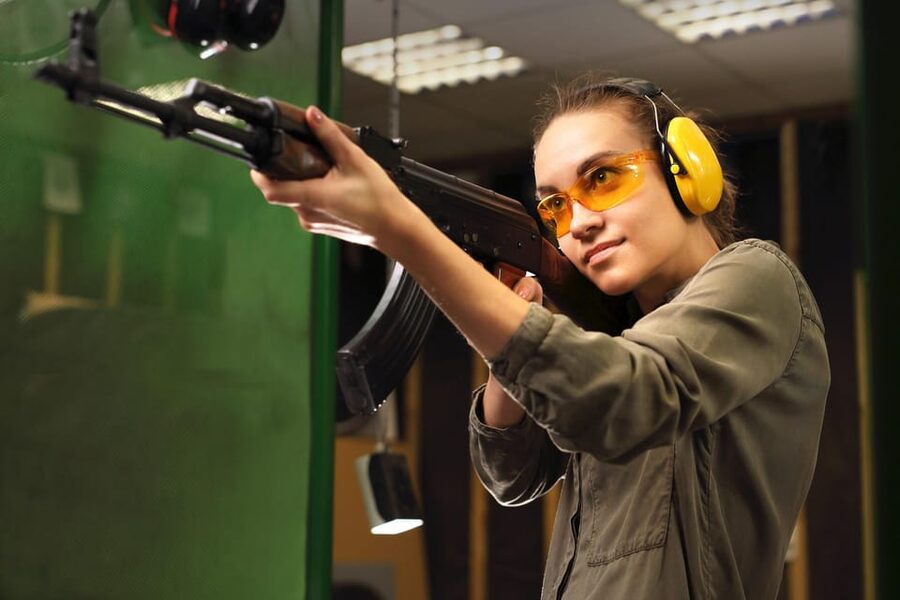 Warsaw: Best Indoor Shooting Range Experience - Your first minutes: safety before shooting