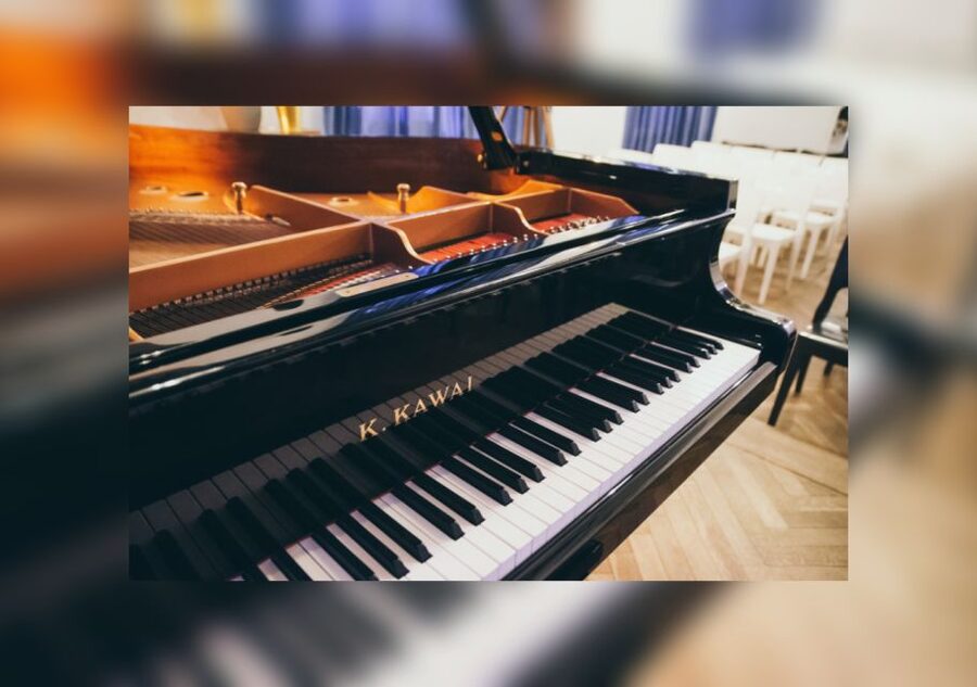 Warsaw: Chopin Concert at Historical Venue in Old Town - A close view of the pianist, with one seating warning