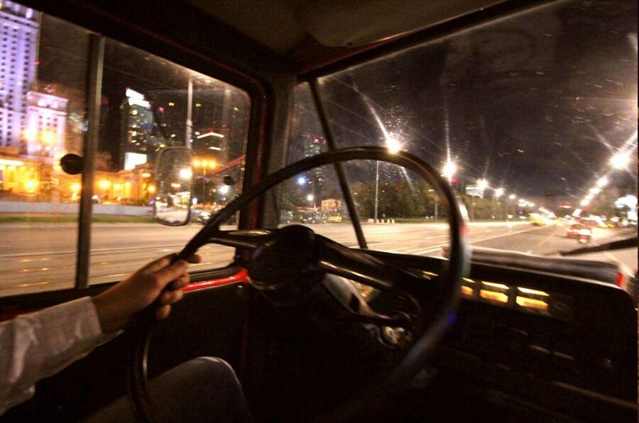 Warsaw: Evening History and Pubs Tour by Retro Minibus - Grzybowski Square and Warsaw’s broken 20th century