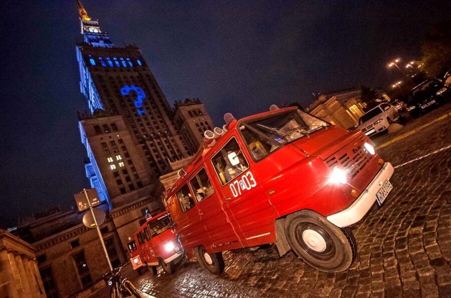 Warsaw: Evening History and Pubs Tour by Retro Minibus - Crossing the Vistula into Praga