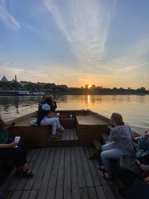 Warsaw: Evening Vistula Cruise with Welcome Drink - Old Town and the Royal Castle from the river