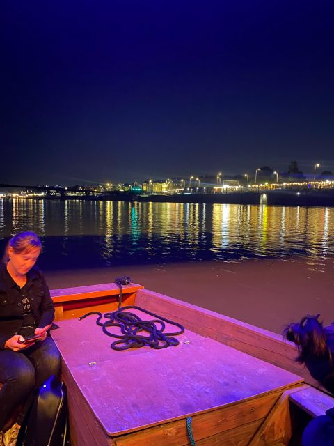 Warsaw: Evening Vistula Cruise with Welcome Drink - The first stretch toward Warsaw’s landmarks