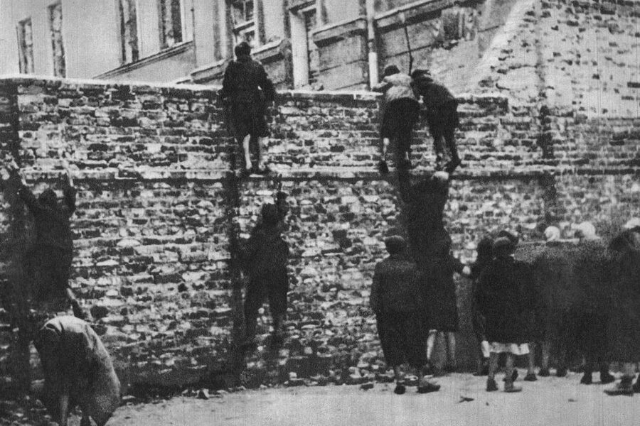 Warsaw: Ghetto, Jewish Cemetery & POLIN Museum Private Tour - Giving the five-hour POLIN Museum time