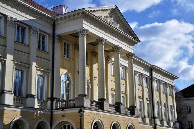 Warsaw Highlights by Bike with Breathtaking Sceneries - Castle Square and the rebuilt Old Town
