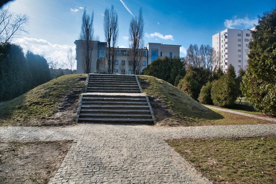Warsaw: Jewish Heritage & Holocaust Walking Tour - Starting at Sigismund’s Column