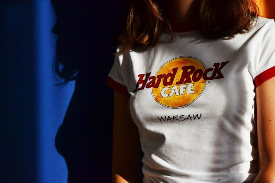 Warsaw: Lunch or dinner at Hard Rock Cafe with Skip-the-Line - Timing, group rules, and accessibility