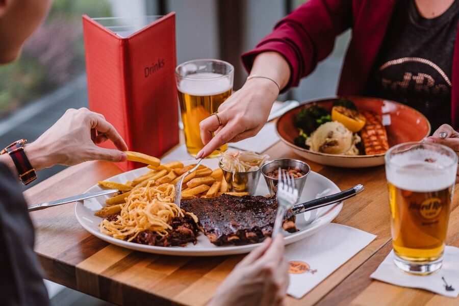 Warsaw: Lunch or dinner at Hard Rock Cafe with Skip-the-Line - Who should book this meal