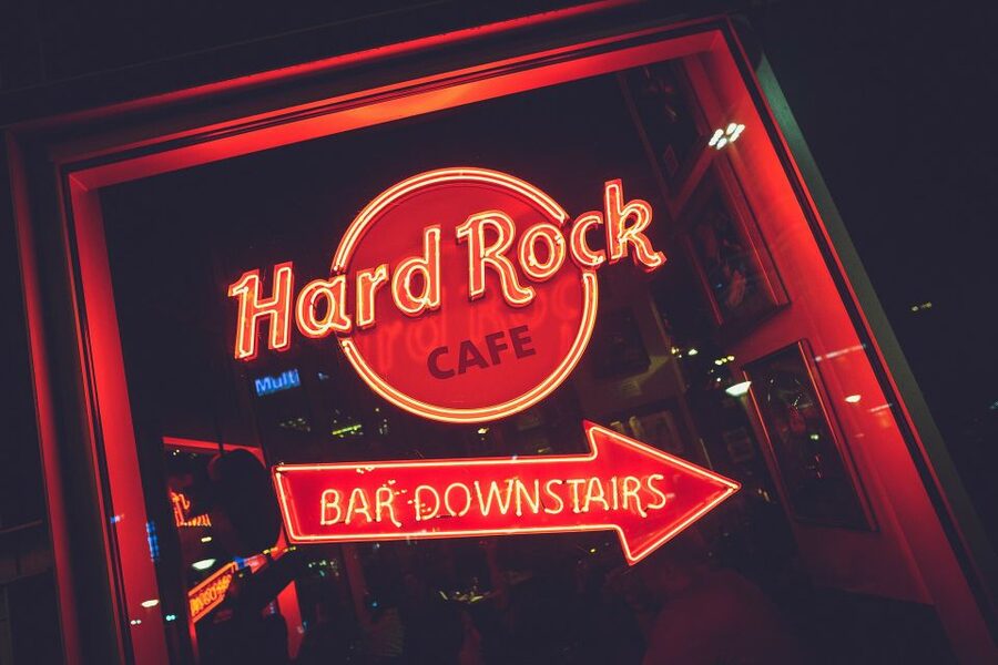 Warsaw: Lunch or dinner at Hard Rock Cafe with Skip-the-Line - What happens when you arrive