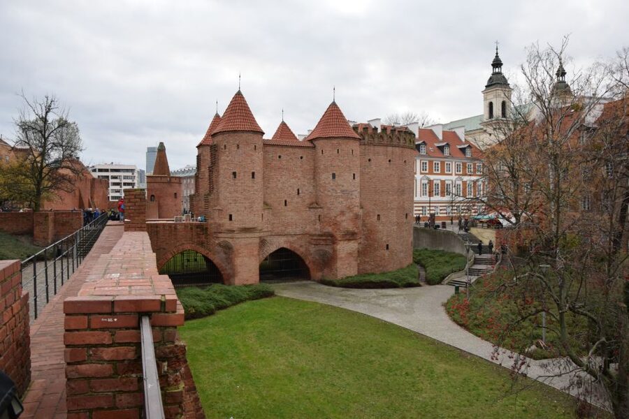Warsaw: Old Town Guided Walking Tour - Why this walk gives Warsaw its proper setting