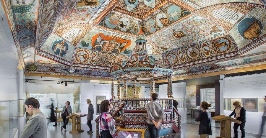 Warsaw: POLIN Museum of the History of Polish Jews Ticket - The recreated synagogue ceiling and physical spaces