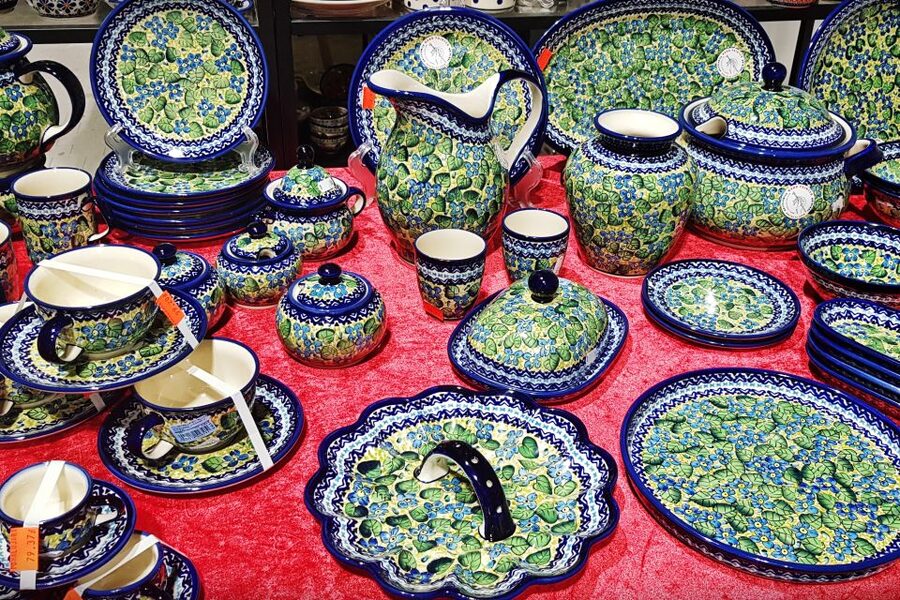 Warsaw: Pottery Decorating Ceramic Workshop - What happens during the 90-minute lesson