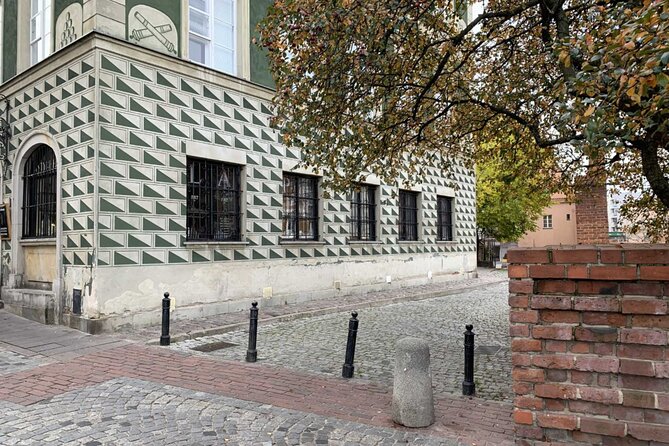 Warsaw's Old Town A Self-Guided Audio Tour - The Little Insurgent and Warsaw’s youngest fighters