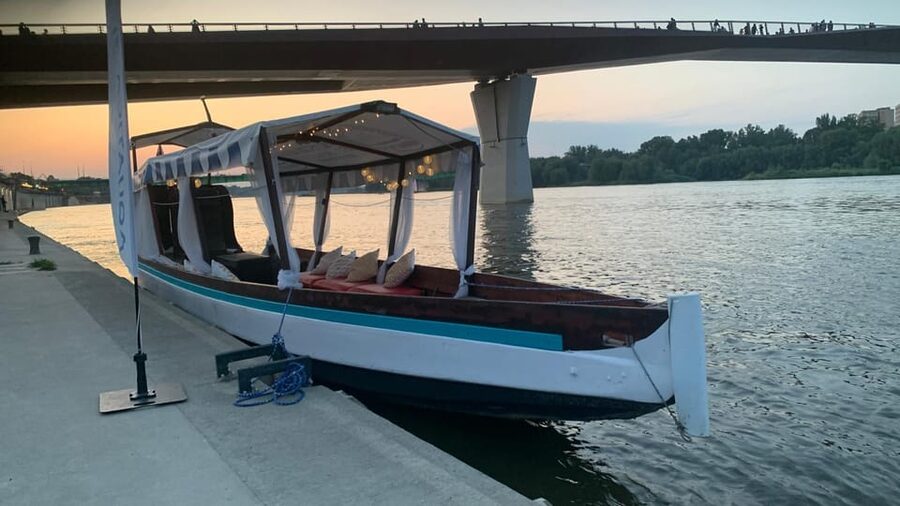 Warsaw: Scenic Cruise by Gondola on the Vistula River - From Copernicus to Świętokrzyski Bridge