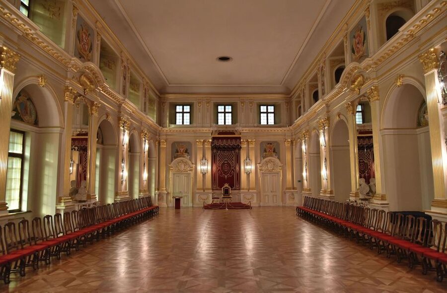 Warsaw: Skip-the-Line Royal Castle Guided Tour - Meeting at Sigismund’s Column in Castle Square
