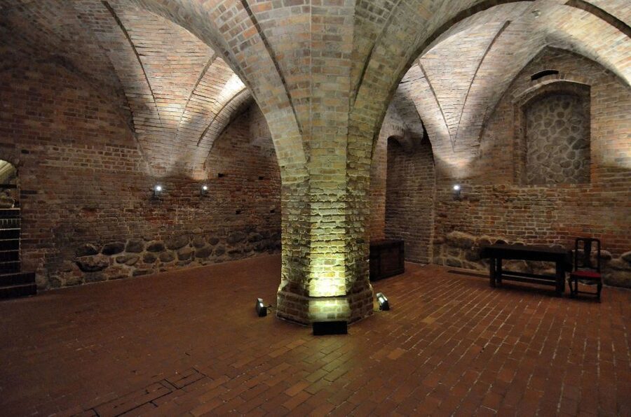 Warsaw: Skip-the-Line Royal Castle Guided Tour - Inside the Royal Castle’s royal apartments and halls