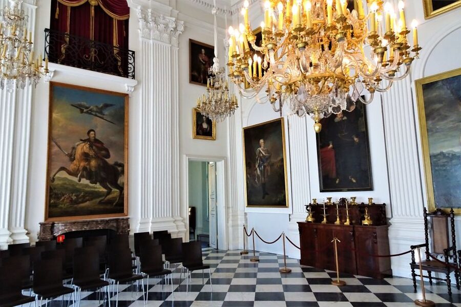 Warsaw: Skip-the-Line Wilanow Palace & Gardens Private Tour - Price and overall value at $145 per person