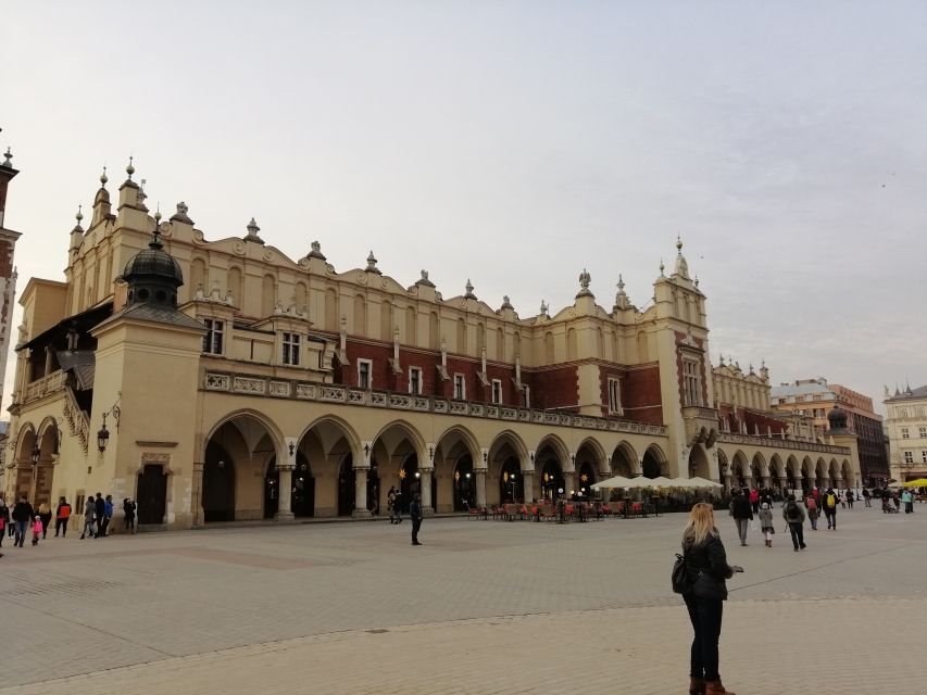 Warsaw: Tour to Krakow and Auschwitz by Train with Pickup - The road to Krakow and three hours in the Old Town