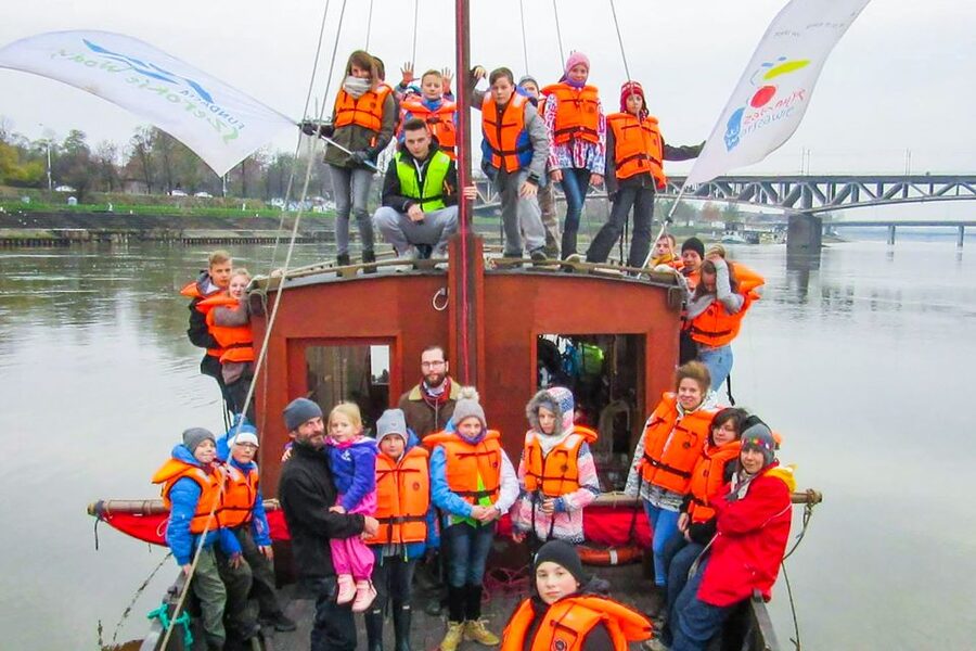 Warsaw: Traditional Galar Cruise on The Vistula River - Starting at Marina Warszawa beside the Copernicus Science Center