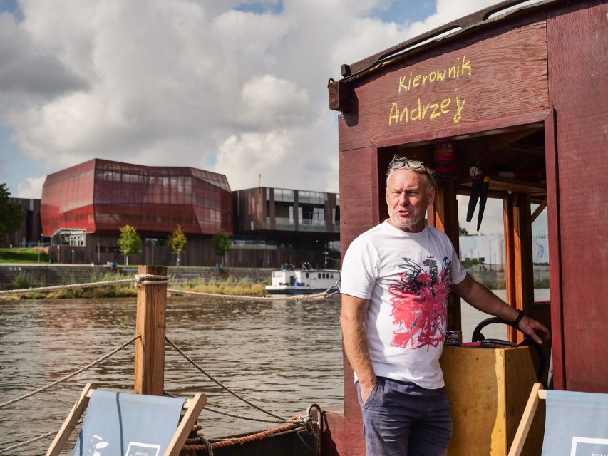 Warsaw: Traditional Galar Cruise on The Vistula River - Prague City Beach and the approach to Old Town