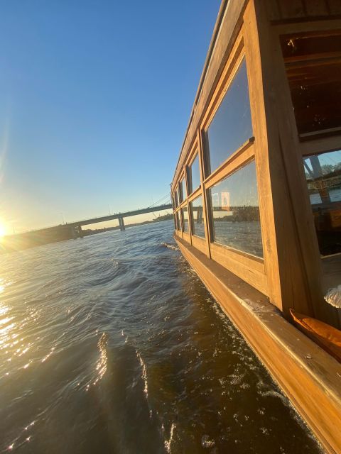 Warsaw: Vistula River Sunset Cruise with Welcome Drink - Commentary can make or break the experience