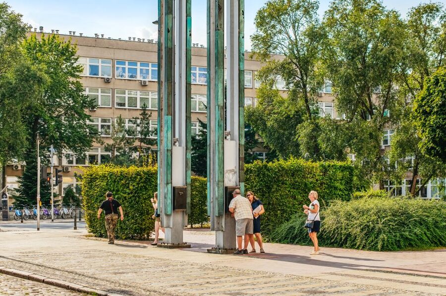 Warsaw: Warsaw Ghetto Private Walking Tour with Hotel Pickup - Key points at a glance