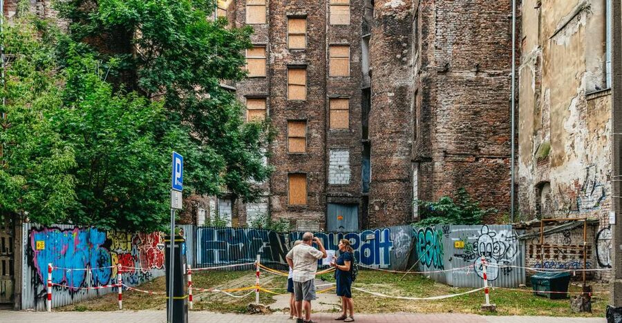 Warsaw: Warsaw Ghetto Private Walking Tour with Hotel Pickup - Finding the wall fragments and the last ghetto street