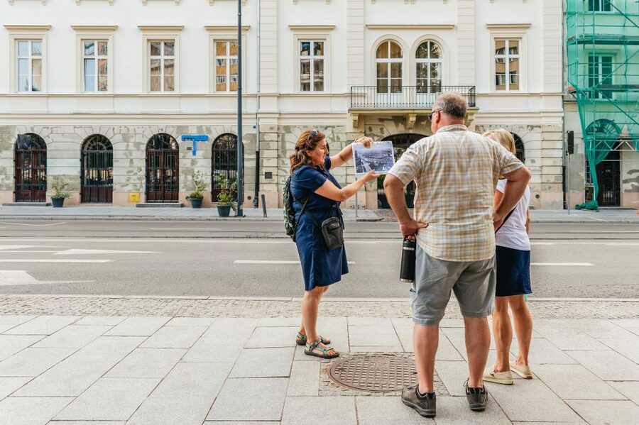 Warsaw: Warsaw Ghetto Private Walking Tour with Hotel Pickup - The synagogue that survived the war