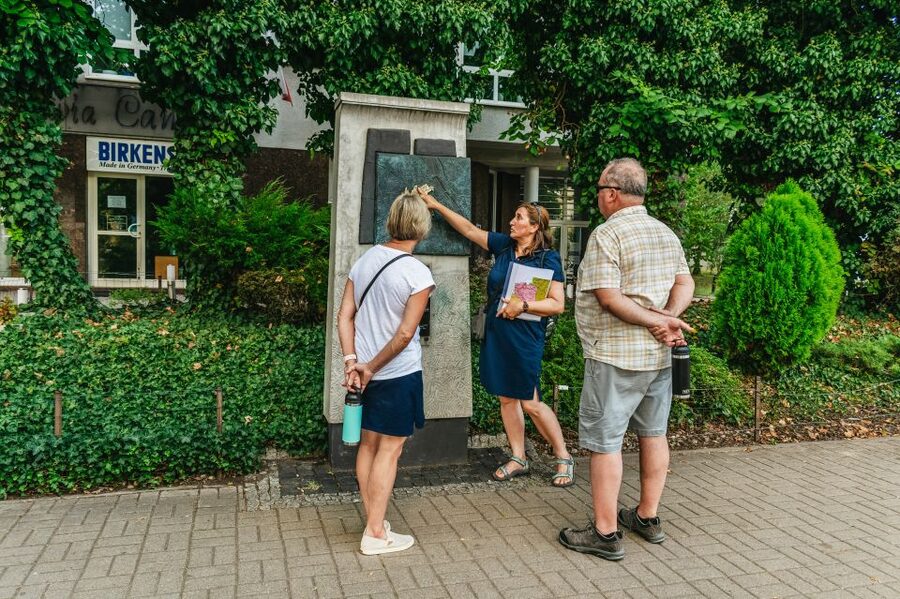 Warsaw: Warsaw Ghetto Private Walking Tour with Hotel Pickup - The Ghetto Heroes Monument and the 1943 uprising