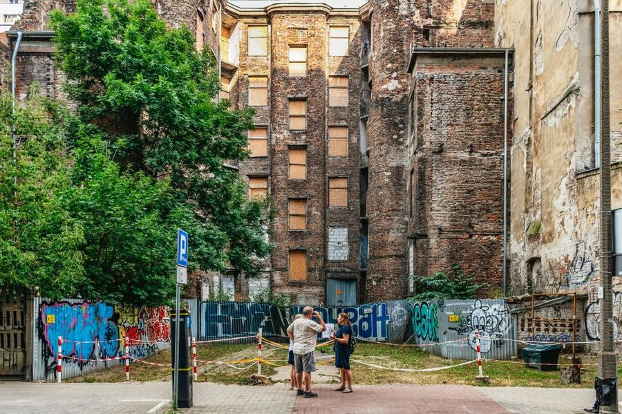 Warsaw: Warsaw Ghetto Private Walking Tour with Hotel Pickup - Starting at Prozna Street and getting your bearings