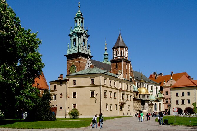 Wawel Castle and Cathedral Guided Walking Tour in Kraków - Wawel Cathedral, the Sigismund Bell, and the royal crypts