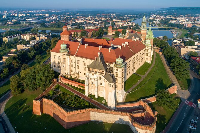 Wawel Castle and Cathedral with St Mary Basilica tour - Key points at a glance