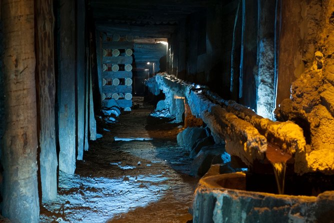 Wieliczka Salt Mine: Complete Private Tour - Inside the mine: salt statues and huge chandeliers