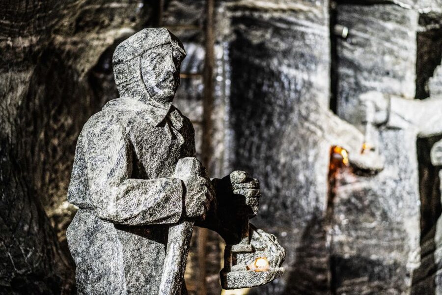 Wieliczka Salt Mine Tour from Kraków – Skip the Line Entry - Chambers, sculptures, and underground chapels
