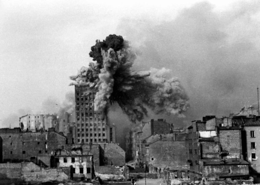 World War 2 in Warsaw walking tour in English - Why this walk helps you read modern Warsaw