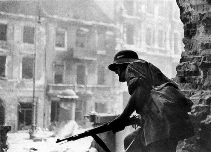World War 2 in Warsaw walking tour in English - Execution sites and the cost paid by civilians