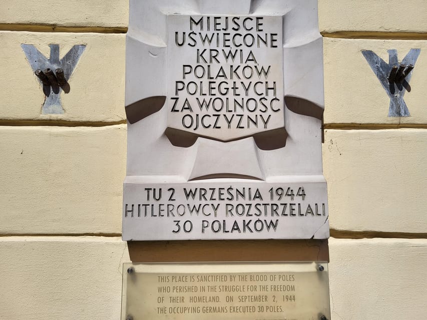 World War 2 in Warsaw walking tour in English - Resistance strongholds and the 1944 Warsaw Uprising