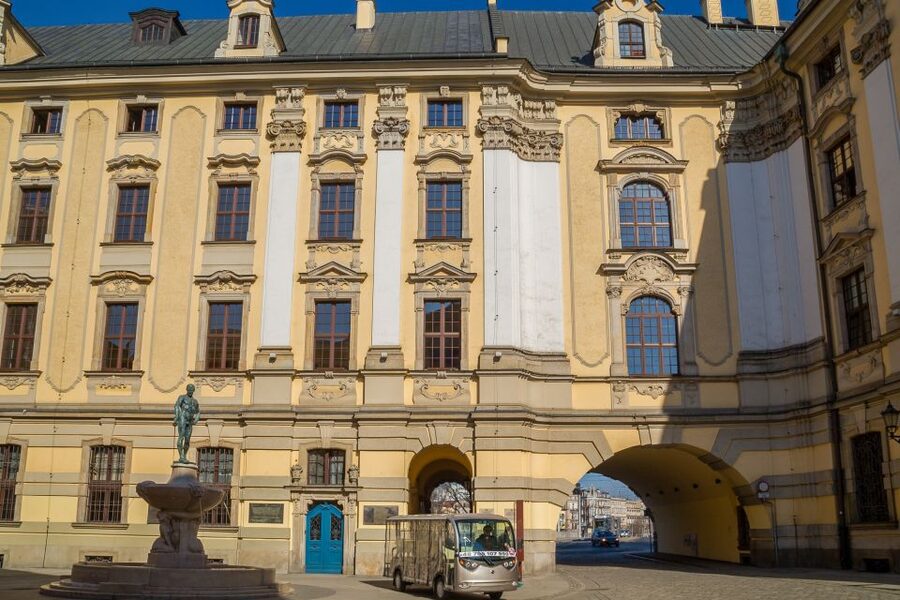 Wroclaw: 2-Hour Private Guided Tour by Electric Car - Why the electric car works well in Wroclaw